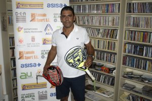 Marcelo Fernández en los estudios de la Cadena SER.