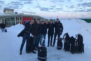 Borbalán con sus compañeros en el aeropuerto de la ciudad sueca.