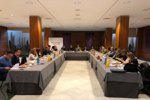 Mesa de trabajo del equipo del Plan Estratégico y medios de comunicación