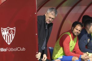 Lucas Alcaraz le dio un banquillazo a Nano.