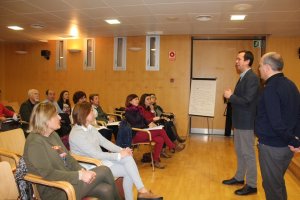 El delegado de Igualdad, esta mañana, en la reunión con representantes de asociaciones de consumidores.