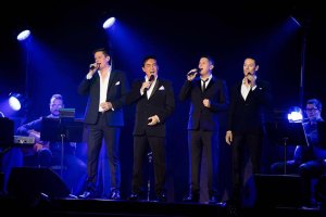 Il Divo está compuesto por Carlos Marín, Urs Bühler, David Miller y Sébastien Izambard.