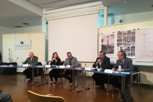 Mesa de debate en el Colegio de Arquitectos