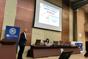 Pablo Fernández habló en la Universidad de Almería sobre el arte  y la ciencia de percibir y expresar emocione.