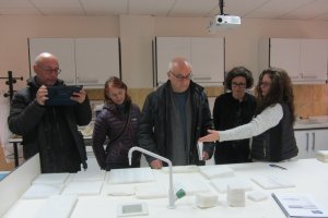 Equipo redactor en su visita a la Escuela del Mármol.