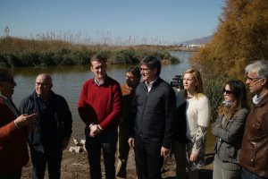 El delegado durante su visita a Adra.