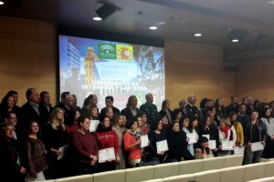 Foto de familia de los representantes de las asociaciones y las autoridades