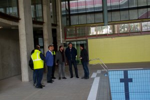 Visita a las instalaciones de la piscina del polideportivo de Carboneras.