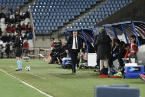 Lucas Alcaraz soplando ante la presión del partido.