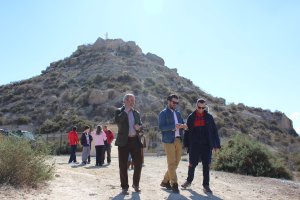 El alcalde de Vera, Félix López, y el arquitecto Gerardo Úbeda, durante la visita al Espíritu Santo.