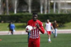 Sekou celebrando el triplete ante el Torremolinos.