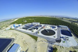 El pliego recomienda el uso de la depuradora de Codeur en Vera.