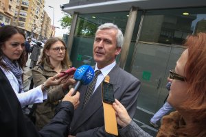 Demetrio Carmona a la salida de los juzgados de Almería