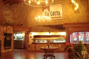 Restaurante La Gruta está abierto de martes a domingo.