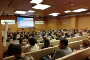 El salón de Las Mariposas se llenó para el debate del agua