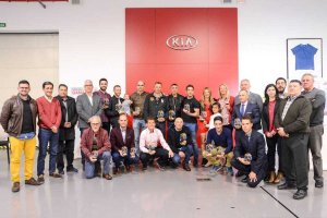 La gran familia del Circuito KIA en la fiesta final.