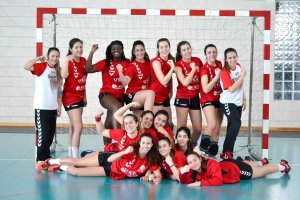 Las roqueteras juegan en casa.