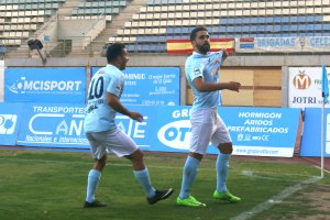 Samu Corral celebrando un gol en el estadio de Santo Domingo.