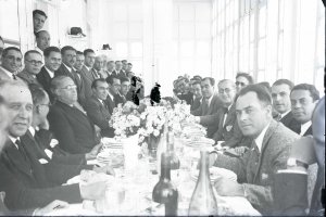 Banquete en el salón principal del ayuntamiento de Almería  a los marinos italianos el 14 de junio de 1929, en una foto de Domingo Fernández  Mateos.