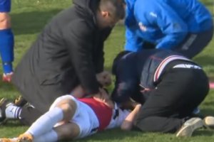 Momento en el que Bruno Boban es atendido por los servicios sanitarios. (Terceros.)