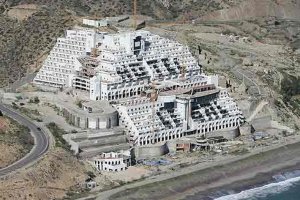 Hotel objeto de la polémica situado en el municipio de Carboneras.