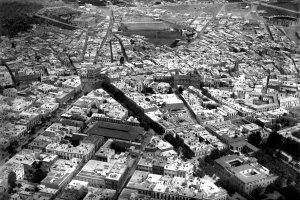 Almería en agosto de 1924  (arriba).