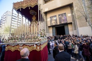 Salida de María Santísima de los Desamparados del templo de Santa Teresa.