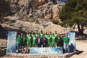 La plantilla posa en un lugar emblemático.