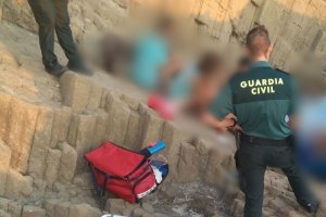 Detalle del rescate en una imagen difundida por la Guardia Civil.