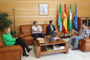 El entrenador hablanco con Paco Góngora.