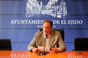 José Francisco Rivera en una comparecencia en el Ayuntamiento.