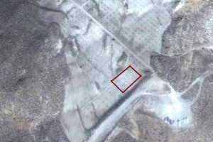 Imagen del satélite de la zona donde irá el hotel, con la parcela marcada en rojo.