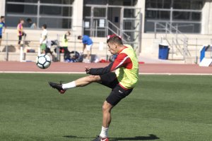 Rubén Alcaraz rematando a puerta.