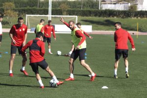 El Almería está obligado a puntuar frente al Sporting.