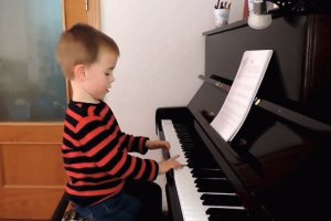 Goran Puertas, de Roquetas, en un fotograma del vídeo con el que ha concursado.