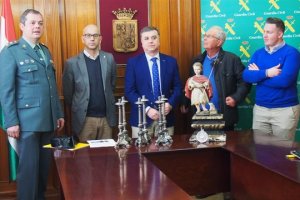 Imagen difundida por la Guardia Civil donde se ven los objetos recuperados.