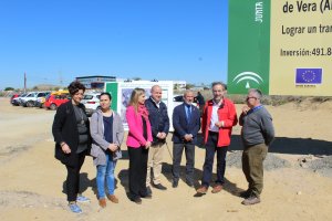 El consejero de Fomento, Felipe López, anunció la licitación en su visita a Vera.