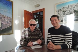 Un irlandés que lleva 18 años viviendo en Mojácar es el poseedor del carné mil.