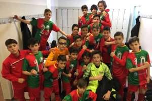 Los campeones celebrando en el vestuario.