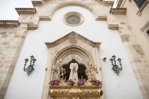 Nuestro Padre Jesús de las Penas en el abandono de sus discípulos, a su salida de La Patrona.
