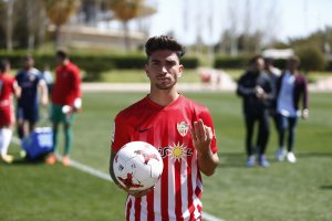 Óscar Lozano firmó tres de los cinco goles.