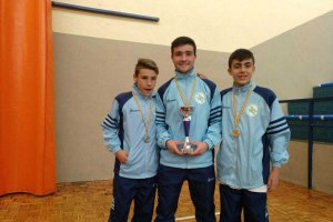 David, Rafa y Álvaro con la Copa de España y las medallas.