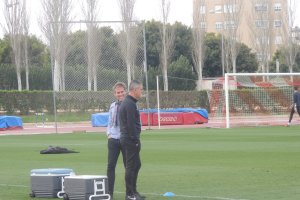 Corona y Lucas Alcaraz, este lunes en el campo Anexo.