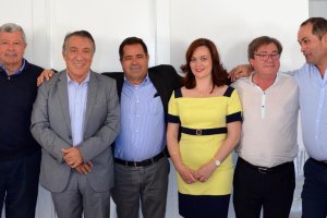 Directivos del Club Náutico Isla de San Andrés, con el presidente Francisco Hdz. Benzal (de gris), durante la celebración del XXV Día del Club.