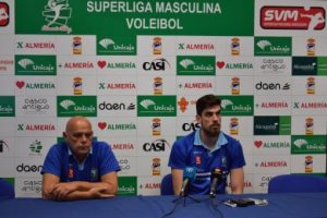 Piero y Hage en rueda de prensa.