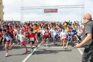 La carrera infantil abrirá una jornada de fiesta.