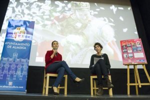 Presentación del ciclo a cargo de Ana Martínez Labella y Belén Soriano.