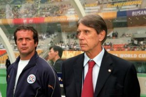 Maldini en el banquillo de Italia.