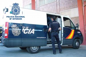 Uno de los arrestados fue interceptado en su huída por una patrulla policia.