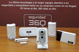 Los diferentes sensores, dispositivos, alarma y cámara de los que se compone el sistema 2.0 de Grupo Control.